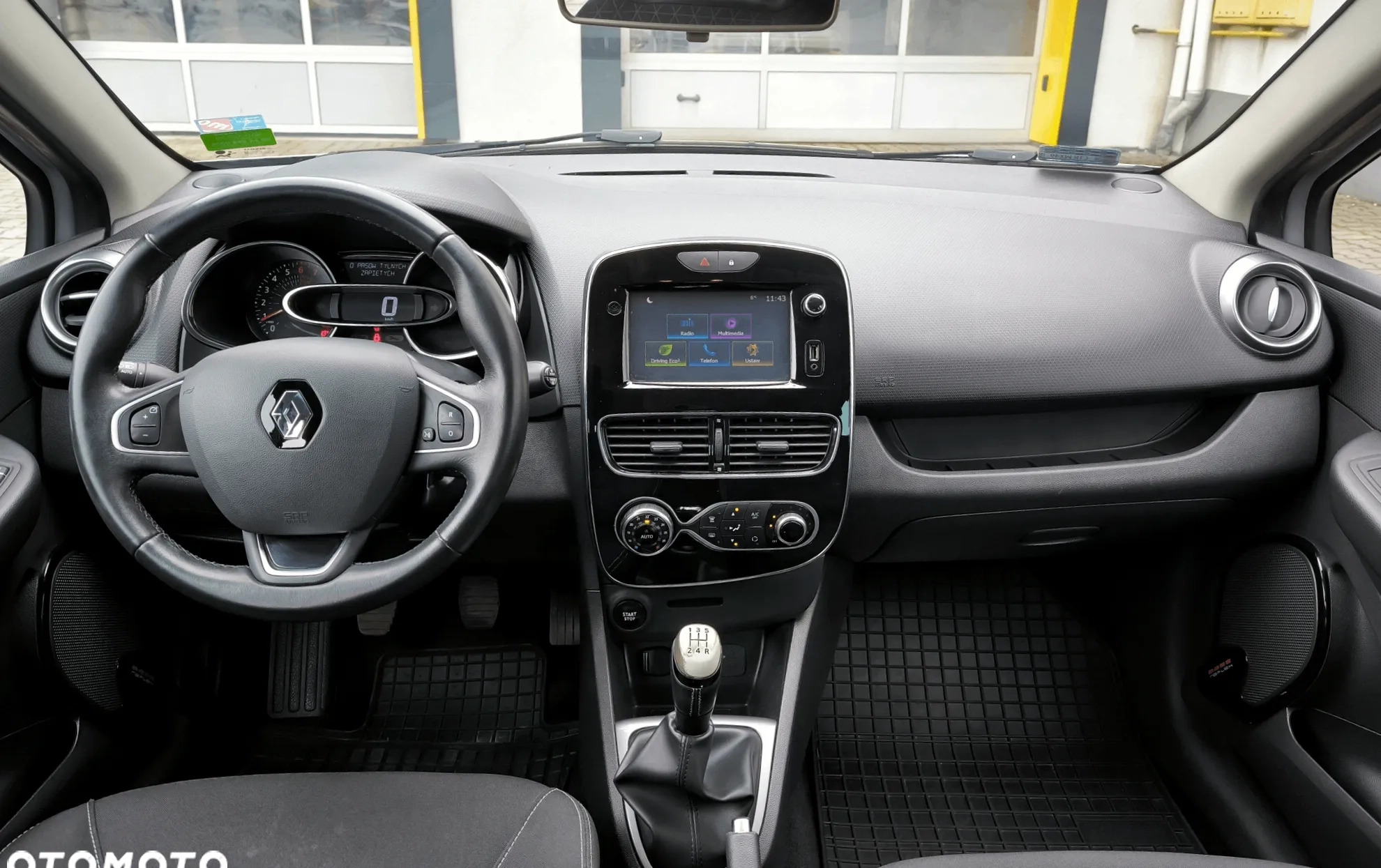 Renault Clio cena 36600 przebieg: 82214, rok produkcji 2016 z Baranów Sandomierski małe 277